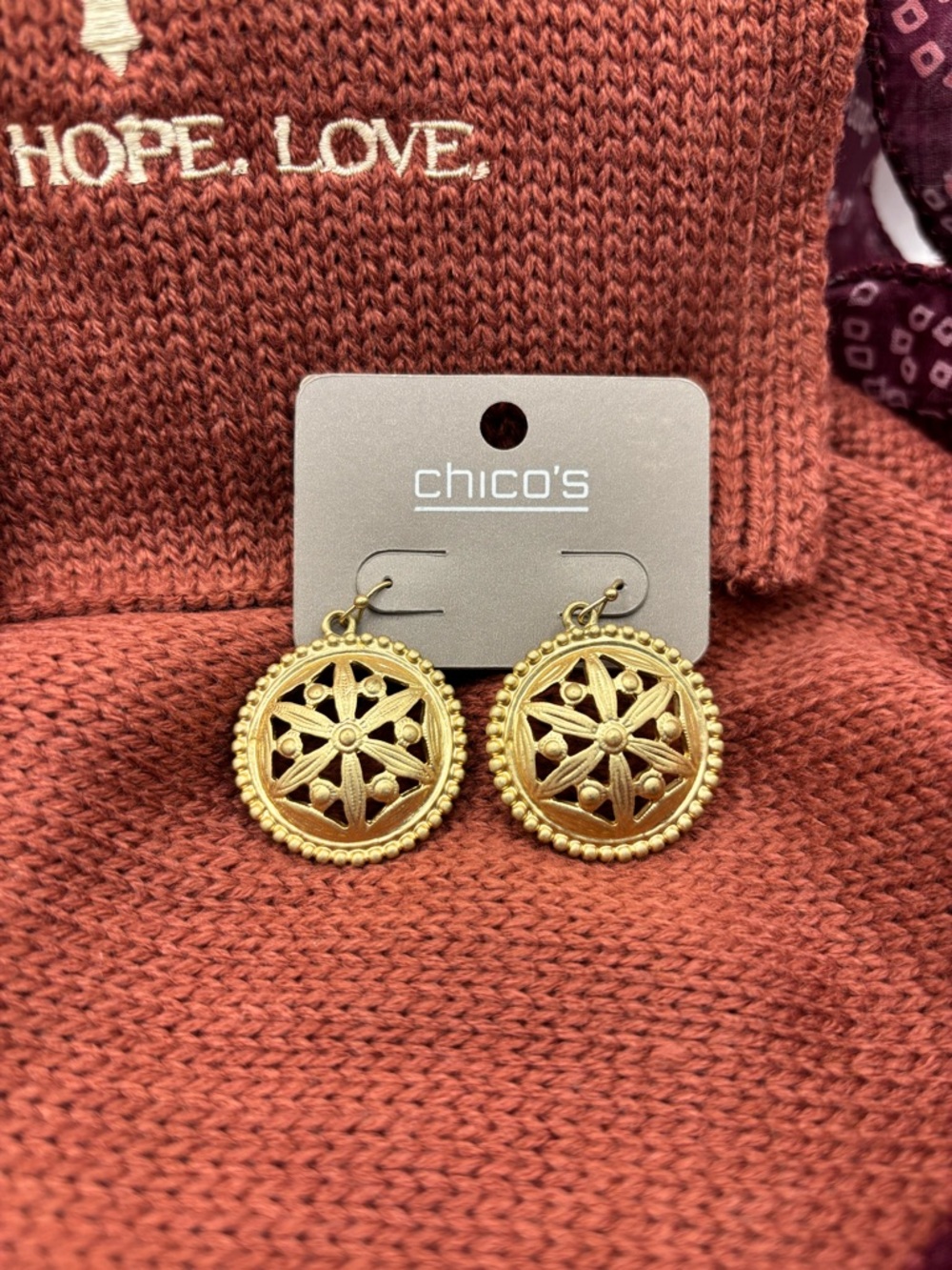 Scarves & Earrings bundle - Picture 3 of 5